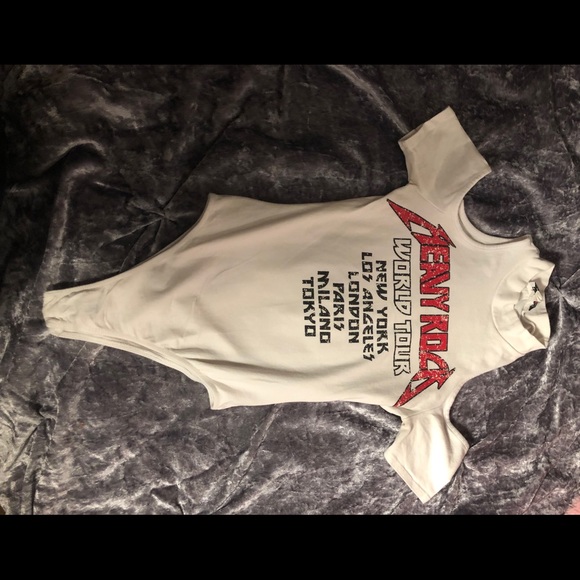 Fashion Nova Tops - I am selling a fashion nova body suit .